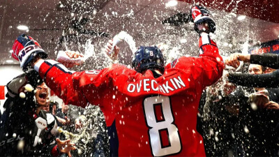 Овечкин побил рекорд Гретцки и стал лучшим снайпером в истории НХЛ