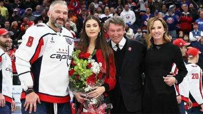 Гретцки рассказал о дорогом подарке, который его супруга сделала жене Овечкина