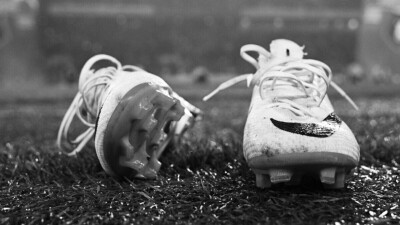 21-летний футболист умер после столкновения с вратарём во время матча