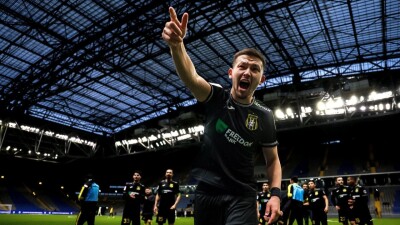 Защитник сборной Казахстана порвал крестообразные связки и выбыл на длительный срок