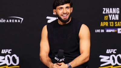 Царукян объяснил, почему Махачев отказывается драться с Топурией