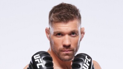 Чемпион UFC отреагировал на слух о своей травме