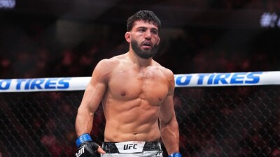 Царукян объяснил, как Топурия может победить Махачева