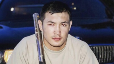 Стремительный нокаут остановил бой известного казахстанского актёра на турнире Naiza 72