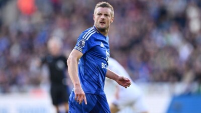 Варди объяснил, почему свистнул в свисток лежащего на газоне арбитра в матче АПЛ