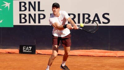Лучший теннисист мира уверенно вышел в 1/8 финала турнира в Риме