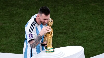 В Аргентине выбрали лучшего между Месси и Марадоной