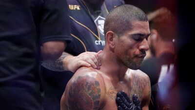 "Возьми перерыв". Член Зала славы UFC дал совет Алексу Перейре