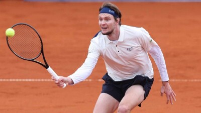 Лучший теннисист Казахстана вышел во второй круг топового турнира в Германии