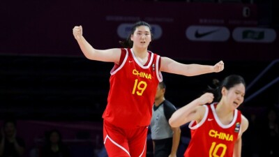 За сборную Китая дебютировала 18-летняя баскетболистка ростом 226 см