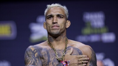 "Говорили, что я не умею бить, а я вышел и нокаутировал". Бывший чемпион UFC ответил критикам