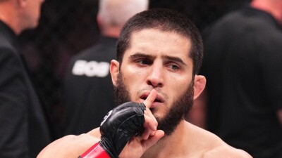 Топурия назвал причину перехода Махачева в полусредний вес UFC