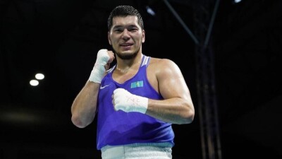 Кровавой зарубой с нокдауном обернулся бой Казахстана на Кубке мира по боксу в Астане