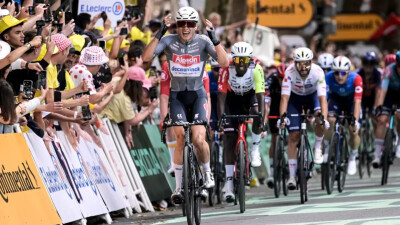 Гонщик "Астаны" стал 11-м на первом этапе "Тур де Франс"