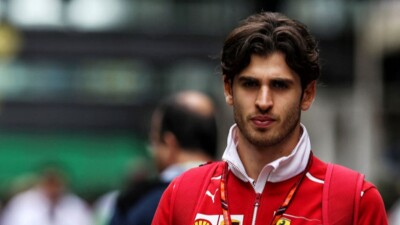"Феррари" продлила контракт с итальянским гонщиком