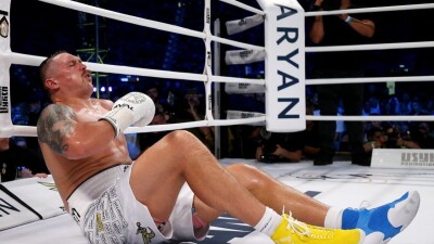 Усик вспомнил про удар британца в область пояса в их первом бою перед реваншем