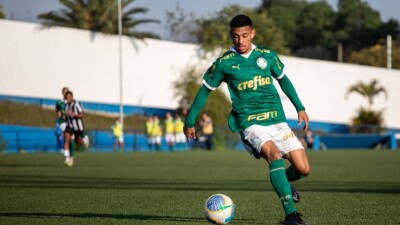 "Барселона" проявляет интерес к 18-летнему таланту из Бразилии