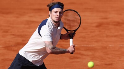 Бублик с маленьким сыном трогательно отпраздновал победу на топовом турнире в Гштааде