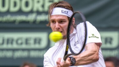 Лучший теннисист Казахстана снялся с "Мастерса" в Торонто