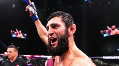 "Не нужно убегать от Хамзата". Экс-чемпион UFC дал совет дю Плесси перед боем с Чимаевым