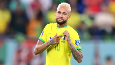 Неймар назвал имя лучшего полузащитника за всю историю футбола