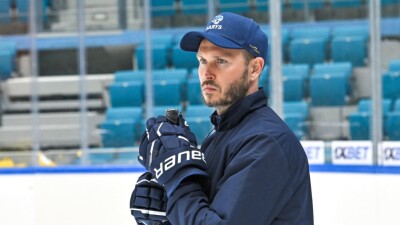 Легендарный вратарь вошёл в тренерский штаб "Барыса"