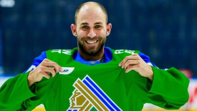 Соперник "Барыса" по конференции расторг контракт с лучшим игроком КХЛ