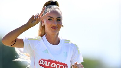 Самая сексуальная футболистка мира сменила команду в Европе