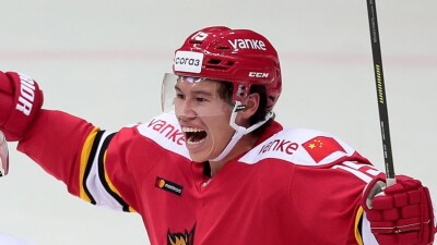 Соперник "Барыса" по КХЛ объявил о подписании контрактов с пятью хоккеистами