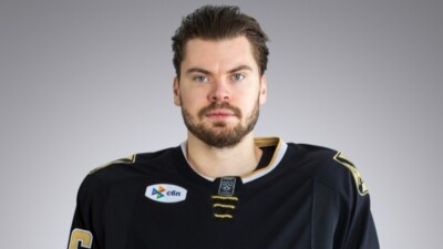 Соперник "Барыса" по конференции КХЛ расторг контракты с защитником и нападающим 