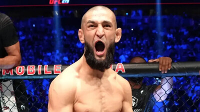 Чемпион UFC из Чечни жёстко ударил известного блогера 