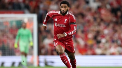 "Ливерпуль" отказался отпускать защитника в "Милан"