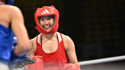 Назым Кызайбай досрочно вышла в четвертьфинал ЧМ-2025 по боксу