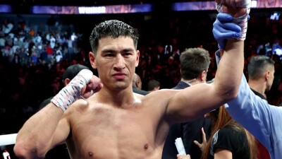 Дмитрий Бивол показал, как набирает форму после операции на спине