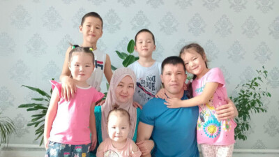 Жена трагически погибшего спортсмена, пытавшегося спасти девочку из колодца, просит помощи