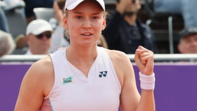 "Рыбакина без борьбы прошла во второй раунд "Ролан Гаррос"