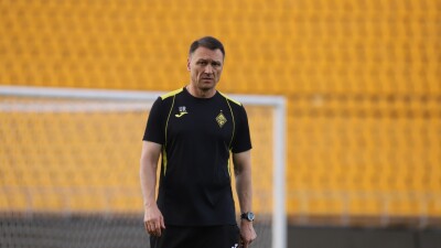 Тренеру “Кайрата” грозит административное наказание за оскорбление фанатов “Актобе”