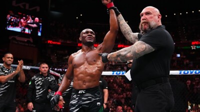 Усман вернулся с победой: экс-чемпион прервал неудачную серию