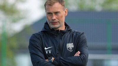 Покатилов остался без тренера: "Сабах" расстался с Березуцким