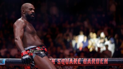 Джон Джонс завершил карьеру: Дана Уайт подтвердил легендарный уход