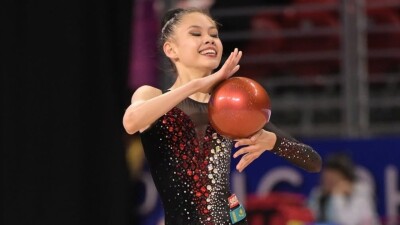 Историческое "золото": Акмарал Ерекешева победила на юниорском ЧМ по гимнастике