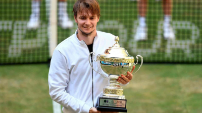 Бублик вновь покорил Галле: победа над Медведевым в финале ATP 500