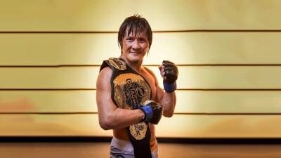 Жалгас Жумагулов стал первым чемпионом из Казахстана в Oktagon 