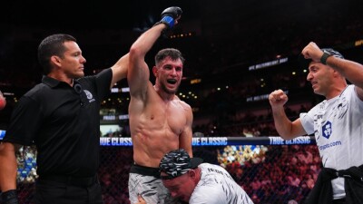 Спорный триумф: Веретенников одержал первую победу в UFC, несмотря на критику судейства