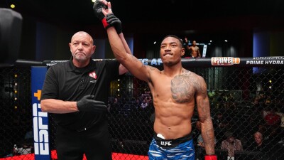 Американец эффектно нокаутировал соперника на UFC on ESPN 72