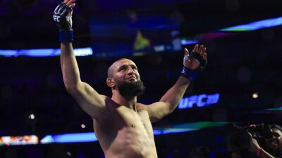 UFC 319: Чимаев завоёвывает титул в Чикаго