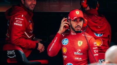 Экс-пилот Ф-1 уверен, что Хэмилтон не завершит карьеру в Ferrari