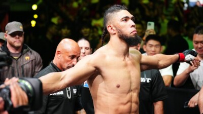 Джонни Уокер нокаутировал Чжана в главном бою UFC Fight Night 257