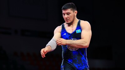 Даулетбеков стартовал с победы на мировом первенстве в Загребе
