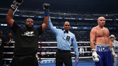 Иван Дычко потерпел первое поражение в профи